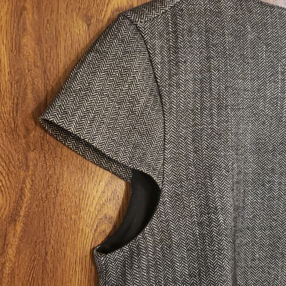 H&M Cap-Sleeved Dress - Picture 5 of 9